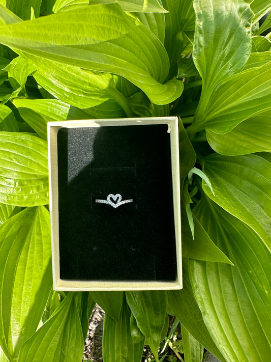 PRE-ORDER Silver heart diamond ring