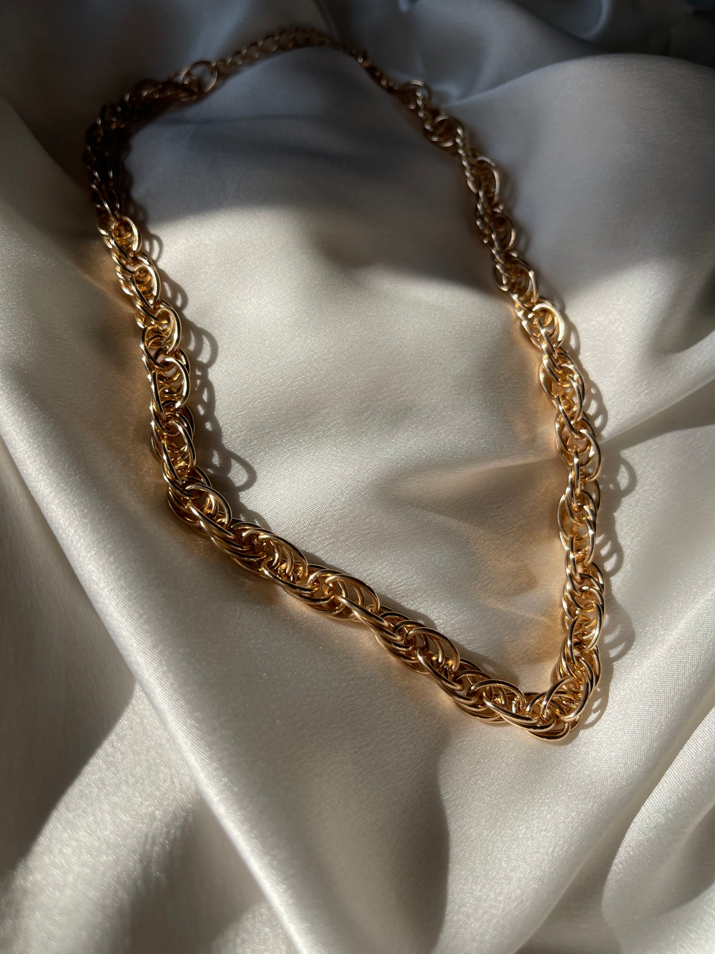 Twisted chain gold